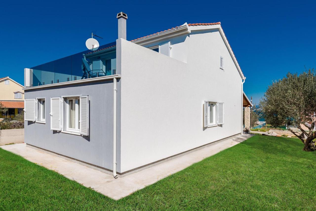 Villa Charm Tkon Exterior foto